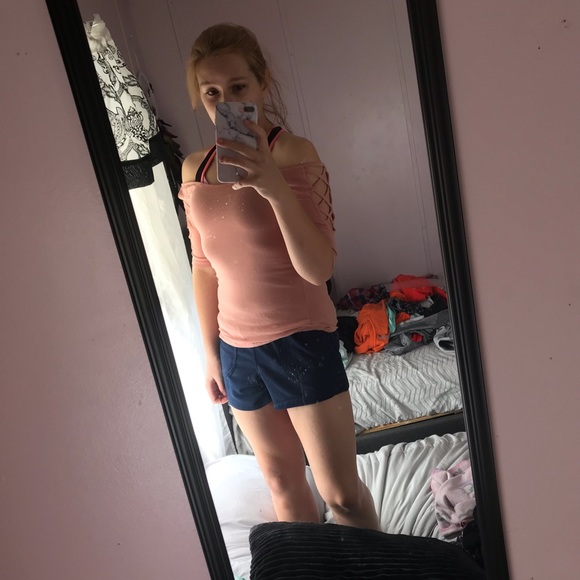 Pink off the shoulder shirt - Picture 5 of 6